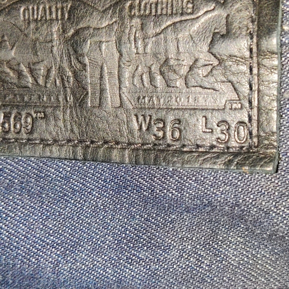 Dark Blue Levi's 569 - Picture 3 of 3